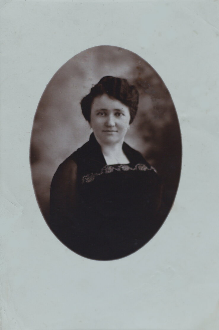 Odnowiony portret kobiety z poczatku XX w. Po konserwacji i renowacji w FotoReparo