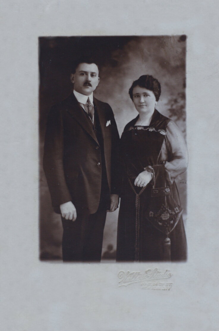 Odnowiony portret pary młodej z poczatku XX w. Po konserwacji i renowacji w FotoReparo